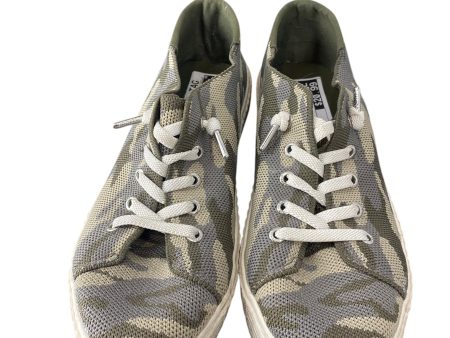 Shoes Sneakers By Steve Madden In Camouflage Print, Size: 8 For Sale